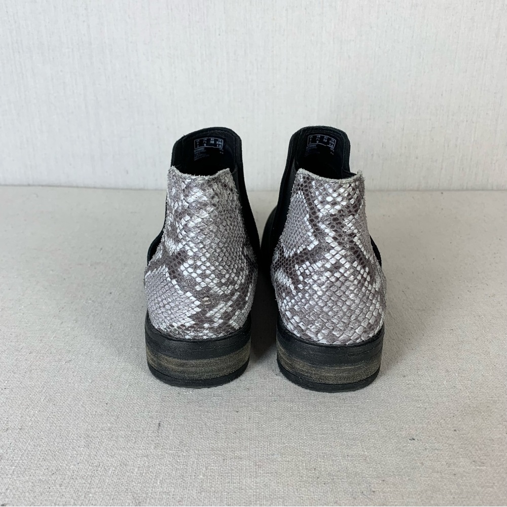 Clarks~Women’s ‘Demi Beat’ Black Suede/Faux Snakeskin Slip-On Ankle Boot~Sz 7.5 - Picture 5 of 14